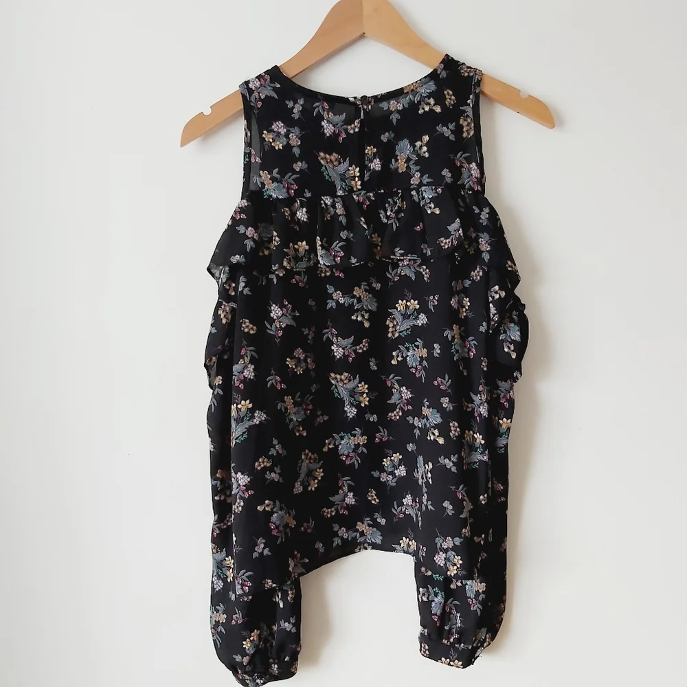 ✨Floral Nordstrom Cold Shoulder Top - Picture 6 of 15
